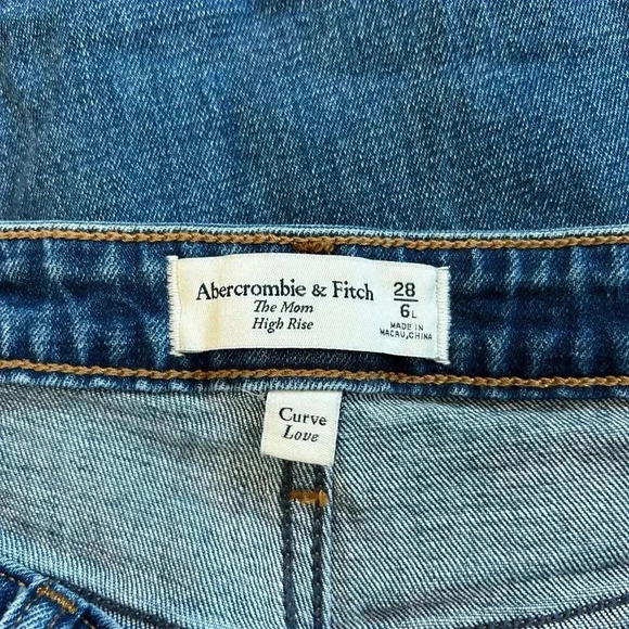 Abercrombie & Fitch The Mom High Rise Jeans Cropped Distressed Size 28/6 - Picture 7 of 7